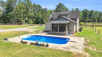 211 Andrews Chapel Rd, Hodges, SC 29653
