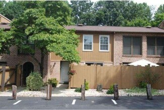 18 Pinehurst Ct, Reading, PA 19607