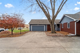 5912 Aspen Cir, Johnston, IA 50131