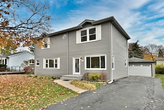 656 W Comstock Ave, Elmhurst, IL 60126