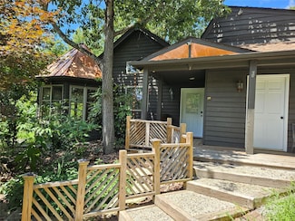 139 Wanderless Ln, Taylorsville, NC 28681