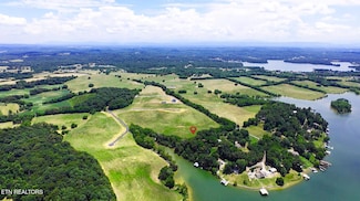 3829 Gravelly Hills Rd, Louisville, TN 37777