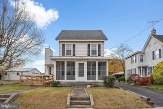 318 S Main St, Elmer, NJ 08318