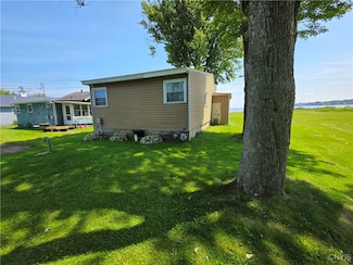 9393 Lakeshore View Dr, Bridgeport, NY 13030