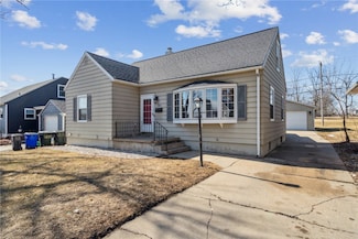 344 19th St NW, Cedar Rapids, IA 52405