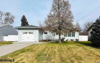 621 E 27th St, Scottsbluff, NE 69361