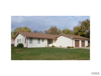 1107 Pacquette Ave, Sioux City, IA 51109