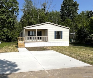 4819 Cardinal Dr, Bay City, MI 48706