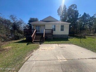 705 Josephine St, Pass Christian, MS 39571
