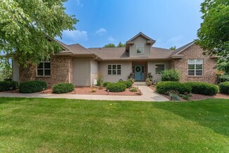S4126 Whispering Pines Dr, Baraboo, WI 53913