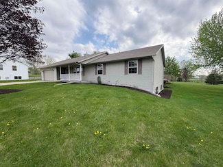 370 Hogan Ct, Cecil, WI 54111