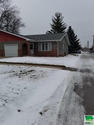 221 1st St SW, Le Mars, IA 51031