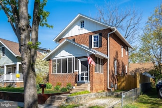 32 E Walnut St, Alexandria, VA 22301