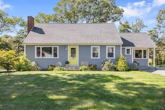15 Geraldine Rd, Cotuit, MA 02635