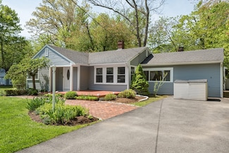10 Bailey Rd, Cohasset, MA 02025