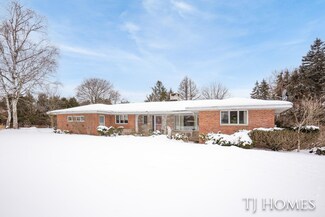 695 Collindale Ave NW, Grand Rapids, MI 49504