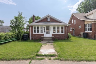 910 S Twyckenham Dr, South Bend, IN 46615