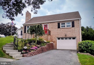 27 Crescent St, Hummelstown, PA 17036