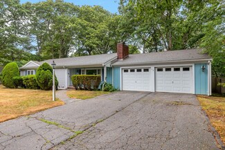 52 George St, Hyannis, MA 02601