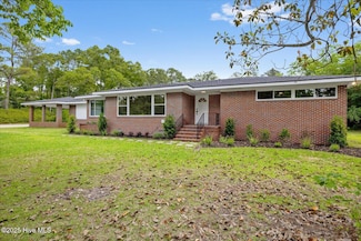 3532 General Howe Rd, Riegelwood, NC 28456