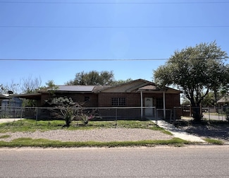 916 Falcon Ave, Zapata, TX 78076