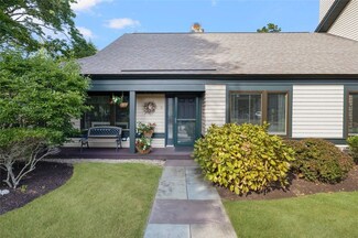 9 Martingale Ln, Narragansett, RI 02882