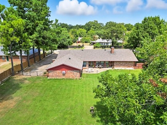 1920 E Tudor St, Paris, TX 75460