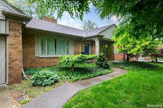20550 Fairway Ln, Grosse Pointe Woods, MI 48236