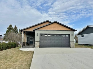 339 4th St SE, Garrison, ND 58540