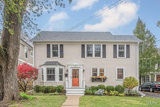 326 Grant Ct, Libertyville, IL 60048