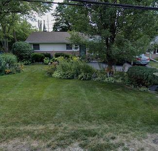 403 Burlington Ave, Clarendon Hills, IL 60514