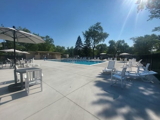 221 Little Peninsula Rd Unit 313, Elgin, IL 60123