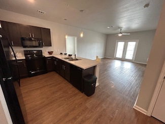 2136 W 34th St Unit 131, Houston, TX 77018