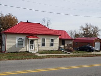 324 East St, Kellogg, IA 50135