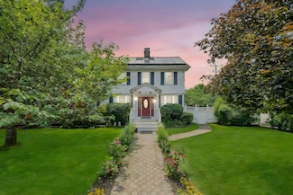 118 Grant Ave, Albertson, NY 11507