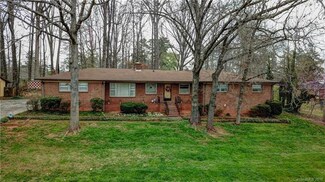 8816 Larchmont Cir, Charlotte, NC 28214