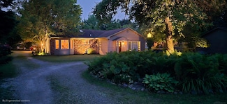 1534 E Wattles Rd, Troy, MI 48085