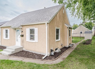 1368 Dale St N, Saint Paul, MN 55117