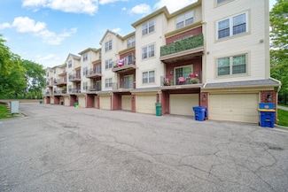 662 Village Ln Unit 76, Milford, MI 48381
