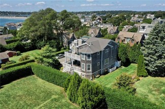 9 Stimpson St, Middletown, RI 02842