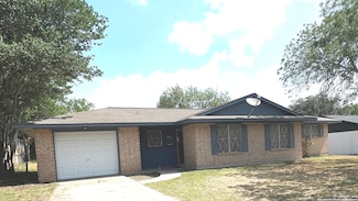 915 Muecke Dr, Karnes City, TX 78118