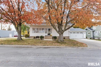 301 N Jefferson St, Roanoke, IL 61561