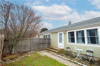 391 Aquidneck Ave, Middletown, RI 02842