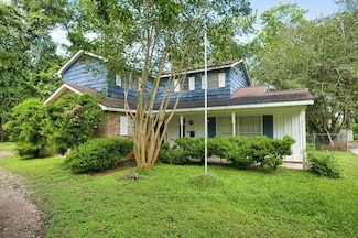 524 Oak Dr, Lake Jackson, TX 77566