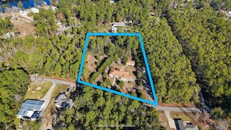 895 Mallet Bayou Rd, Freeport, FL 32439