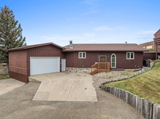 1417 16th St NW, Minot, ND 58703