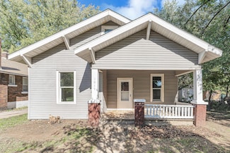 1017 W Chase St, Springfield, MO 65803