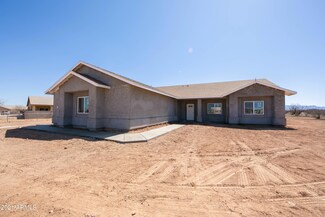 632 E Camino de Luna, Huachuca City, AZ 85616
