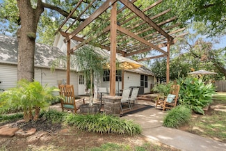 305 College St, Joshua, TX 76058