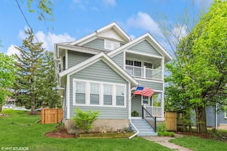 607 Geneva Rd, Saint Charles, IL 60174